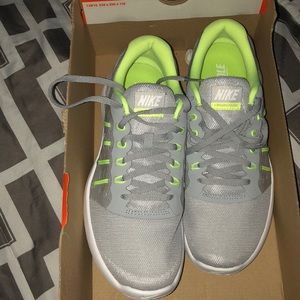 Woman’s Nike Lunarstelos